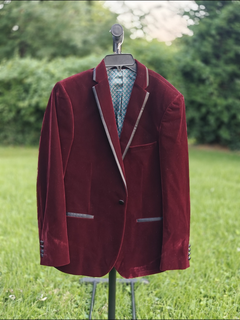 Paisley & Gray Burgundy Velvet Sport Coat with Satin Trim
